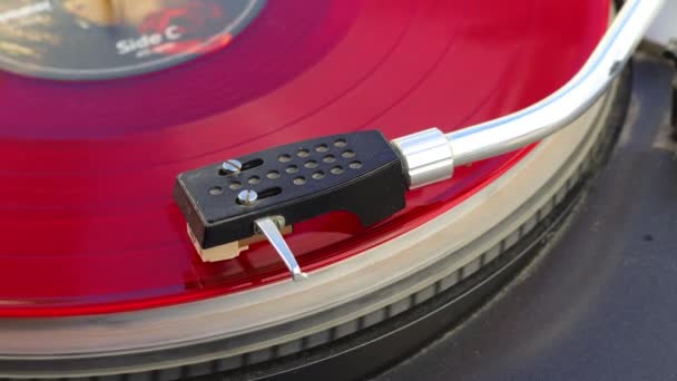 Old Red Vinyl Record Clipping Path Turntable Vinyl Record Playing — Stock Video