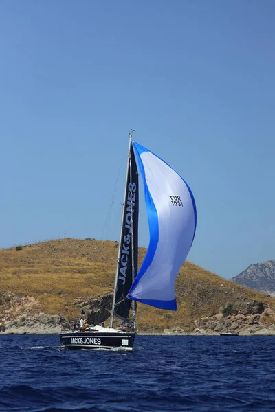 Bodrum Turecko Září 2022 Plachetnice Plují Větrného Počasí Modrých Vodách — Stock fotografie