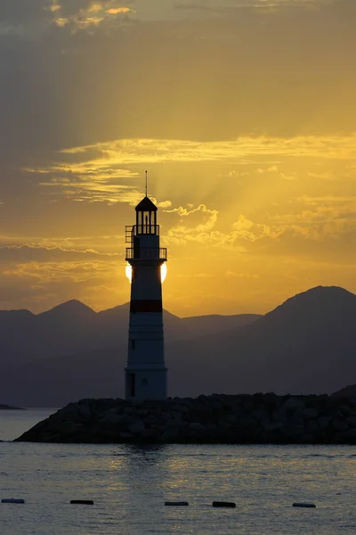 Seelandschaft Bei Sonnenschein Leuchtturm Und Segeln Der Küste Turgutreis Meer — Stockfoto