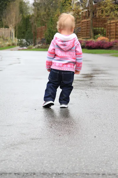 Little girl outside — Stock Photo, Image