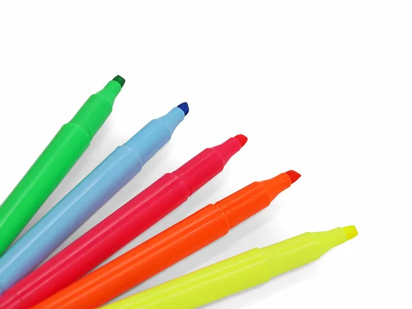 Неонові різнокольорові маркерні ручки високого класу ізольовані на білому тлі — стокове фото