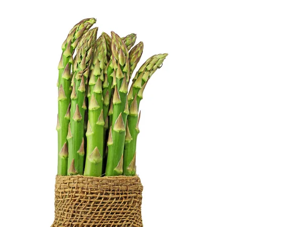 Grappolo di asparagi verdi isolato su sfondo bianco — Foto Stock