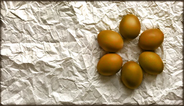 Cartão de Páscoa, ovos de Páscoa, fundo de primavera retro — Fotografia de Stock