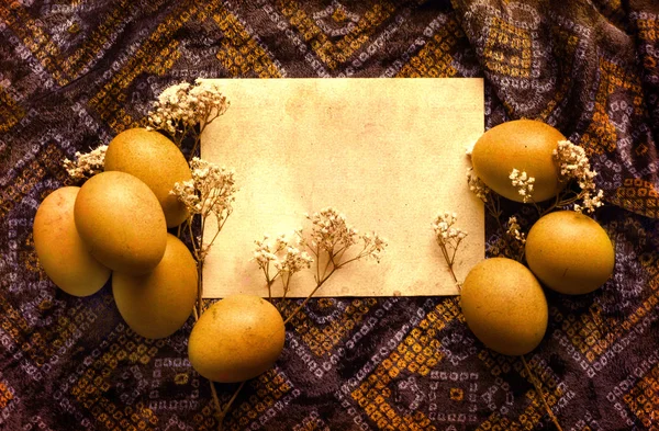 Tarjeta de Pascua, Huevos de Pascua, Fondo de primavera retro —  Fotos de Stock