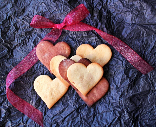 San Valentino sfondo con biscotti di zucchero a forma di cuore — Foto Stock