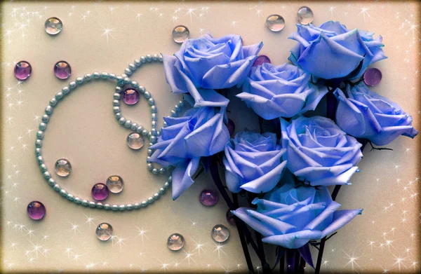 Kék Rózsa virágok egy gyöngyház gyöngy téma golyó üveg — Stock Fotó