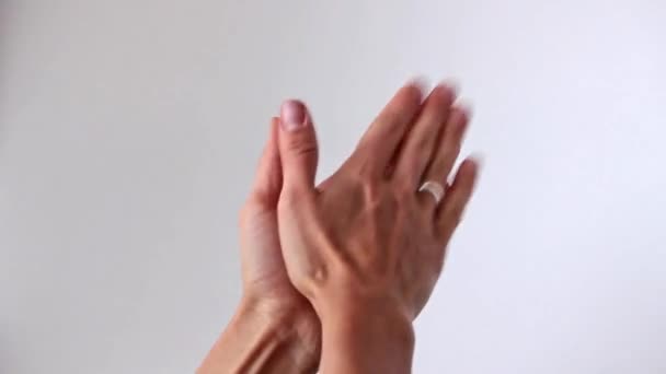 Woman's hands applauded on a white background — Stock Video