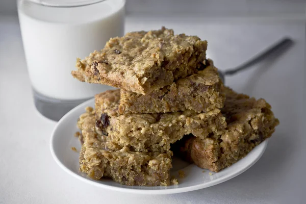 Latte fresco sano e biscotti — Foto Stock