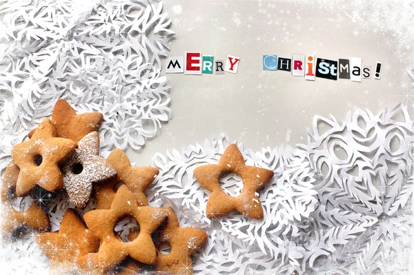 Fond de Noël avec biscuits et flocons de neige — Photo