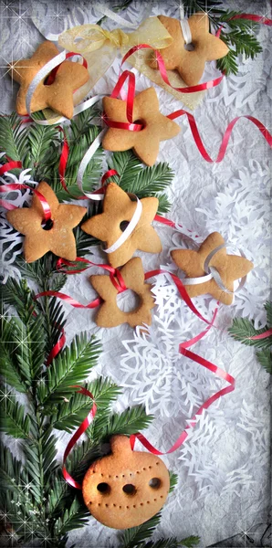 Jul bakgrund med cookies, fir-trädgrenar och snöflinga — Stockfoto