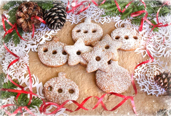 Jul bakgrund med cookies, fir-trädgrenar och snöflinga — Stockfoto