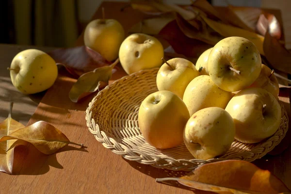 Thanksgiving fond avec des pommes. Carte rétro — Photo