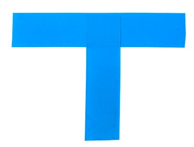 Beyaz arka planda izole edilmiş mavi izolasyon bandı parçaları. Yapıştırıcı bant