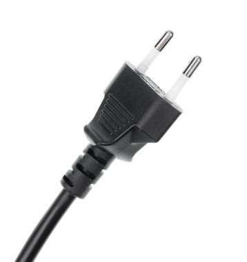Avrupa elektrik prizi beyaz arka planda izole edildi. Fişi olan siyah güç kablosu. Güç kablosu yakın plan