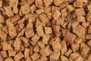 Kurutulmuş krakerlerin arka plan dokusu. Kurutulmuş küçük ekmek parçaları. Ekmek kırıntıları.