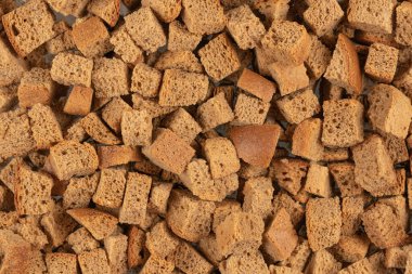 Kurutulmuş krakerlerin arka plan dokusu. Kurutulmuş küçük ekmek parçaları. Ekmek kırıntıları.