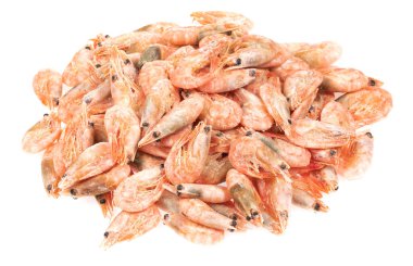 Beyaz arka planda soyulmamış donmuş karides