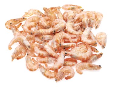 Beyaz arka planda soyulmamış donmuş karides