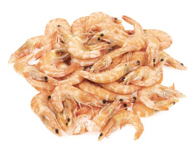 Kabuğu soyulmamış taze karides beyaz arka planda izole edilmiş. yakın plan