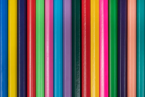 Dřevěné Barevné Tužky Pozadí Texturované Řada Pestrobarevných Tužek Velkém Plánu — Stock fotografie