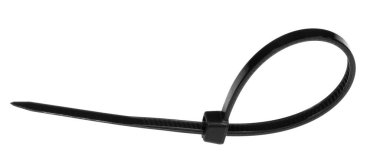 Beyaz arka planda siyah plastik kablo bağları var. Plastik kablolar yakın plan.