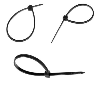 Kolaj siyah plastik kablo bağları beyaz arka planda izole. Plastik kablo bağlantılarını yakınlaştır.