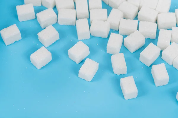 Přírodní Bílý Cukr Kostky Izolované Modrém Pozadí — Stock fotografie