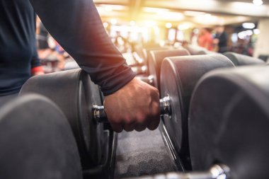 Salondaki dambıllar Han 'la