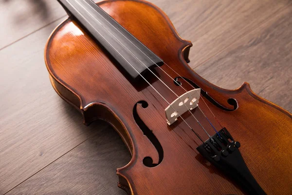 木制背景音乐中的古典音乐小提琴风格 — 图库照片