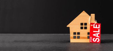 Ev numarası ve satılık fiyat etiketi