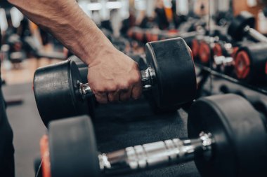 Salondaki dambıllar Han 'la