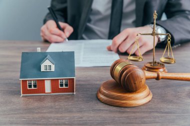 Emlak Hukuku kavramı. Sigorta tazminatı için çalışmak.