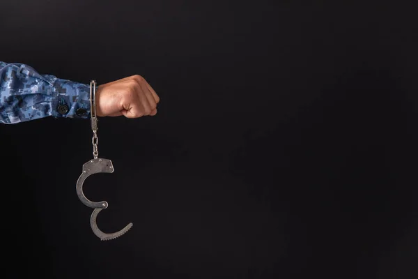 Handcuffs Arrested Policeman Hand Dark Backgroun — Stockfoto