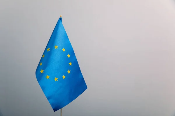 Bendera Uni Eropa Diisolasi Pada Latar Belakang Abu Abu — Stok Foto