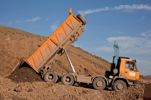 Gelber LKW — Stockfoto