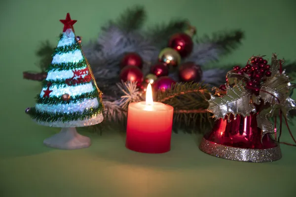 크리스마스 트리와 장식들이 그리고 — 스톡 사진