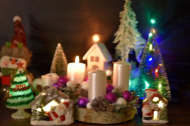 Yeni yıl ve Noel süslemeleri yakın plan.