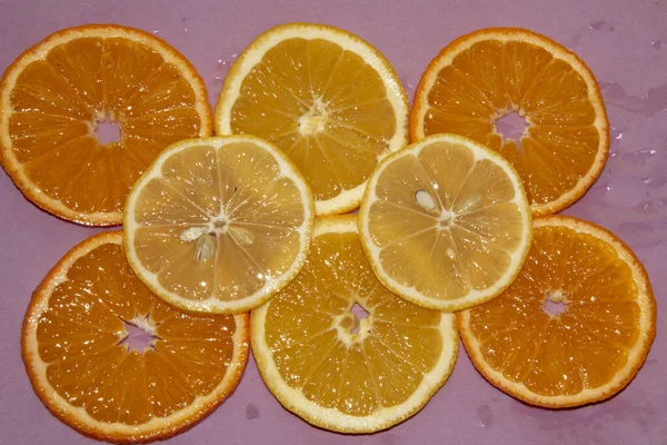 新鮮な熟した柑橘類の果実のスライス ビューを閉じます — ストック写真