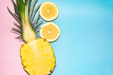 Limon dilimli yarım ananas.