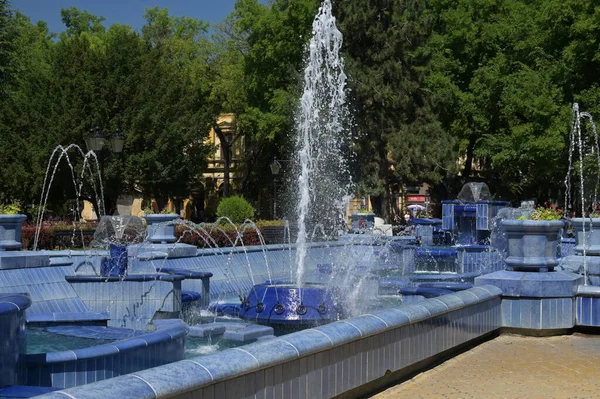 Vista Vicino Della Fontana Lavoro Nel Parco — Foto Stock