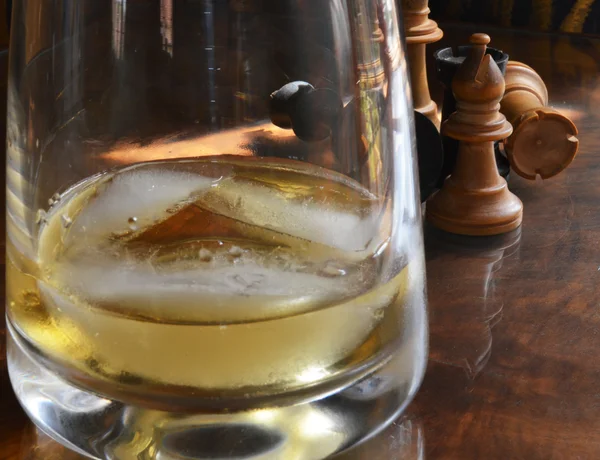 Chess pieces and Whiskey Glass — Stock Photo, Image