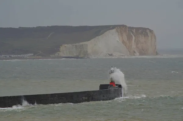 View Newhaven Lighthouse Seaford Head Windy Overcast Day — Stock Photo, Image