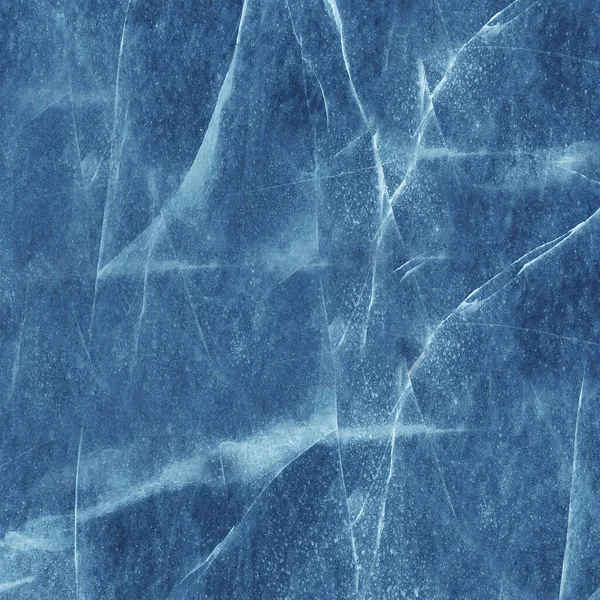 The texture of the cracked ice surface is blue — Zdjęcie stockowe