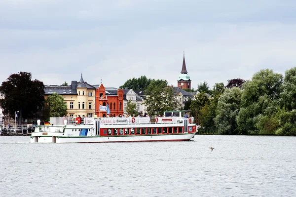 Ausflugsdampfer — Stockfoto