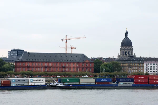 Rhine frakt på mainz — Stockfoto