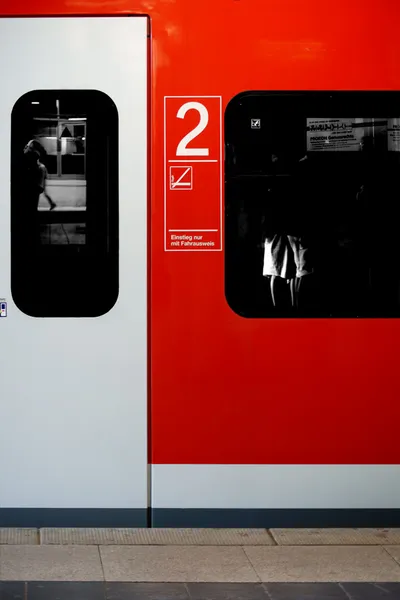 Отражение в окне поезда — стоковое фото