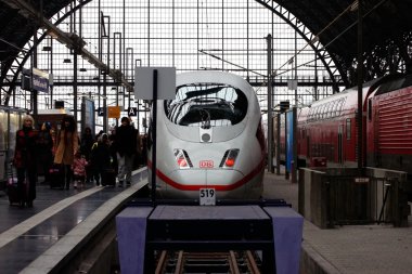 tren istasyonu frankfurt