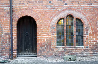 Yan girişe Kilisesi