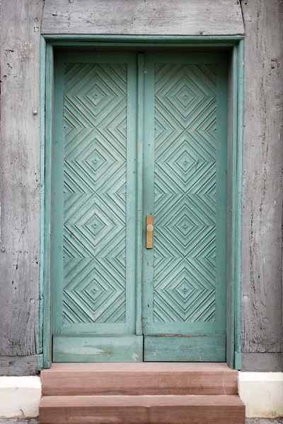 Velha porta da frente — Fotografia de Stock