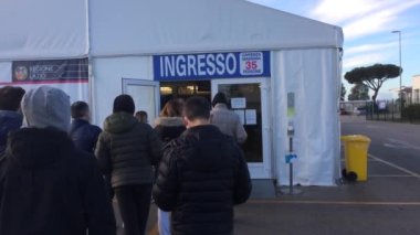 COVID-19 VACCINATION CENTER, LATINA - JANUARY 7: PEOPLE OUTSIDE WAITING TO ENTER TO UNDERGO COVID-19 VACCINATION. JANUARY 7, 2022 IN LATINA, CENTRAL ITALY.